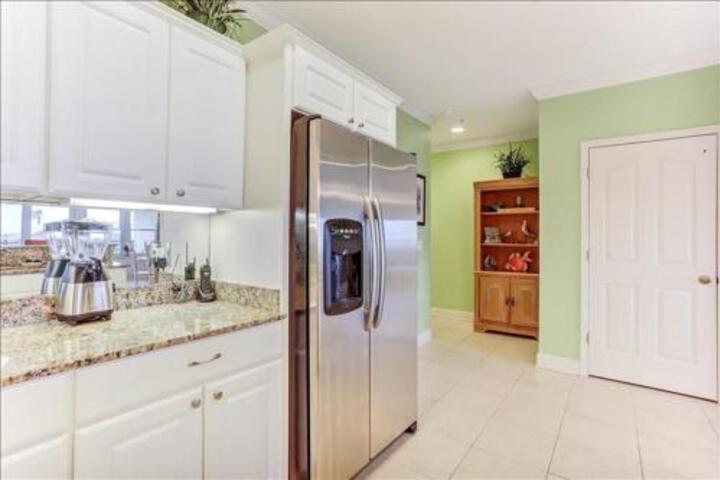 241 S Fletcher Townhouse - thumb 2