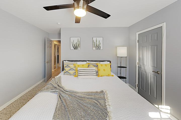 New Listing! Chic Haven W / Private Pool Game Room 4 Bedroom Home - thumb 5