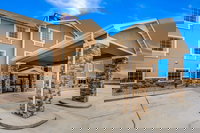 Cobblestone Hotel  Suites - Cozad