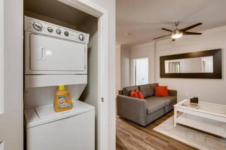 (FV2) 2BR / 2.5 Bath With Pool Gym Parking & More Across From Mall & 5 Miles To Downtown! - thumb 6