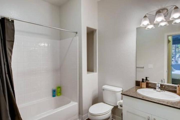 (FV2) 2BR / 2.5 Bath With Pool Gym Parking & More Across From Mall & 5 Miles To Downtown! - thumb 0