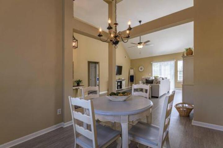 Charming Cartersville Farmhouse Inspired Retreat - thumb 4