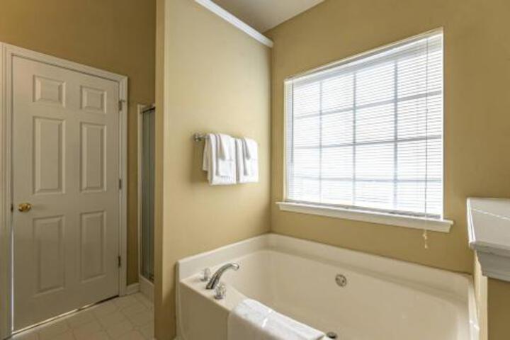 Charming Cartersville Farmhouse Inspired Retreat - thumb 6