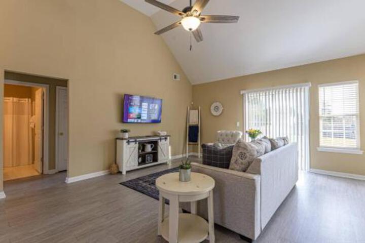 Charming Cartersville Farmhouse Inspired Retreat - thumb 2