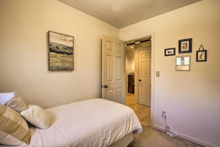 Woodland Retreat With Pool & Nearby Wineries! - thumb 0