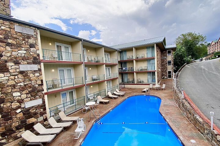 Reagan Resorts Inn - thumb 3