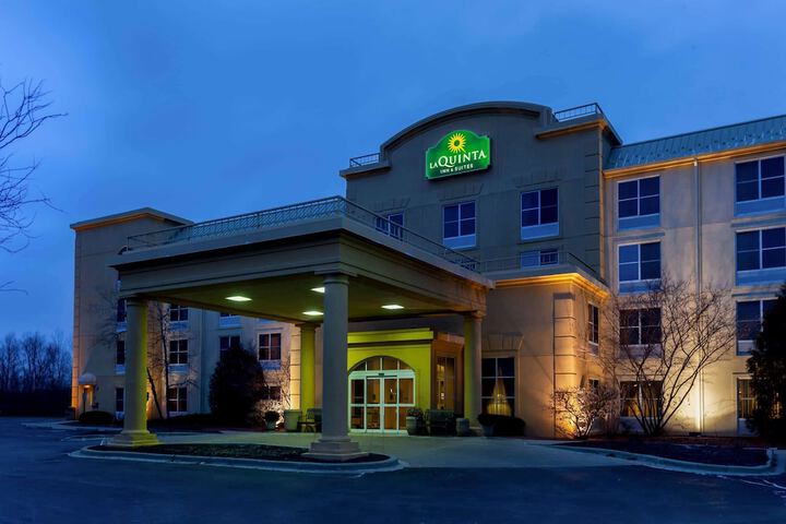 La Quinta Inn & Suites By Wyndham Milwaukee SW New Berlin - thumb 1