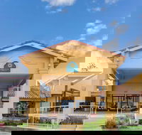 La Quinta Inn  Suites by Wyndham Redding - Accommodation Ohio