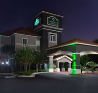 La Quinta Inn  Suites by Wyndham Mobile - Daphne - Accommodation Ohio
