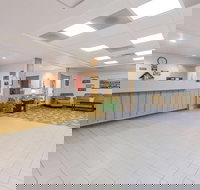 Super 8 by Wyndham Alma - Accommodation Ohio