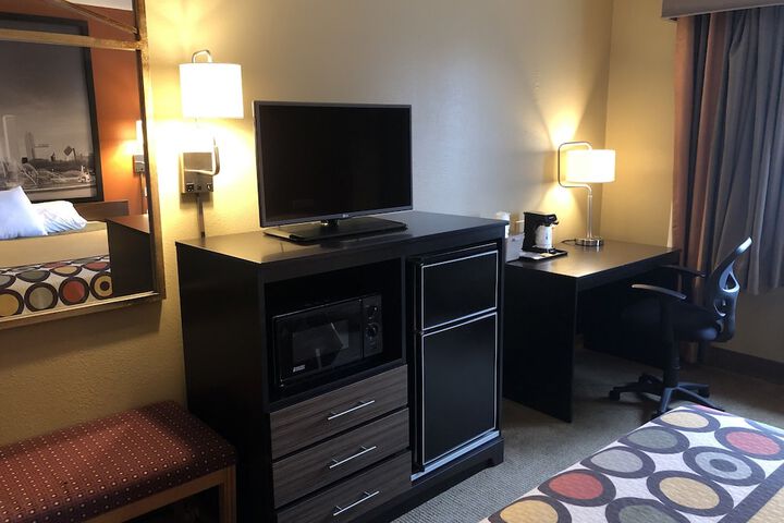 Super 8 By Wyndham Crystal Lake - thumb 3