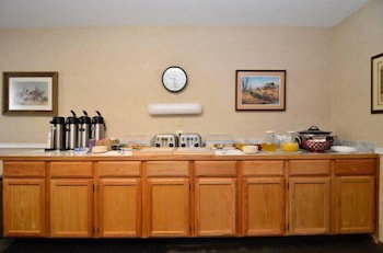 UBar Inn & Suites - thumb 6