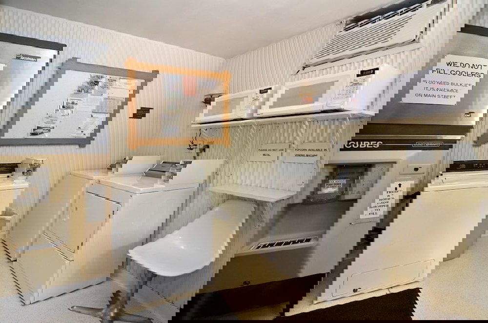 UBar Inn & Suites - thumb 3