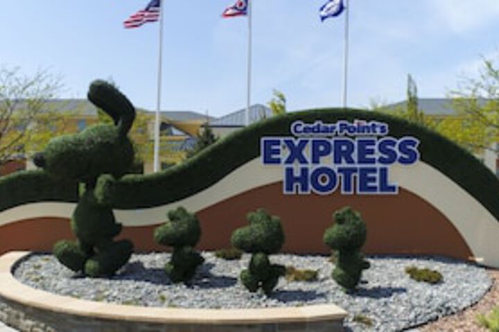 Cedar Point's Express Hotel