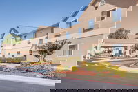 Days Inn  Suites by Wyndham Cabot