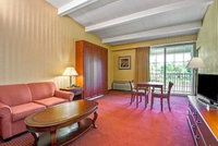 HomeSpring Inn  Studios