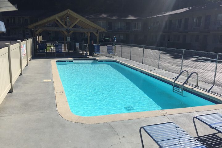 Sidney James Mountain Lodge - thumb 2