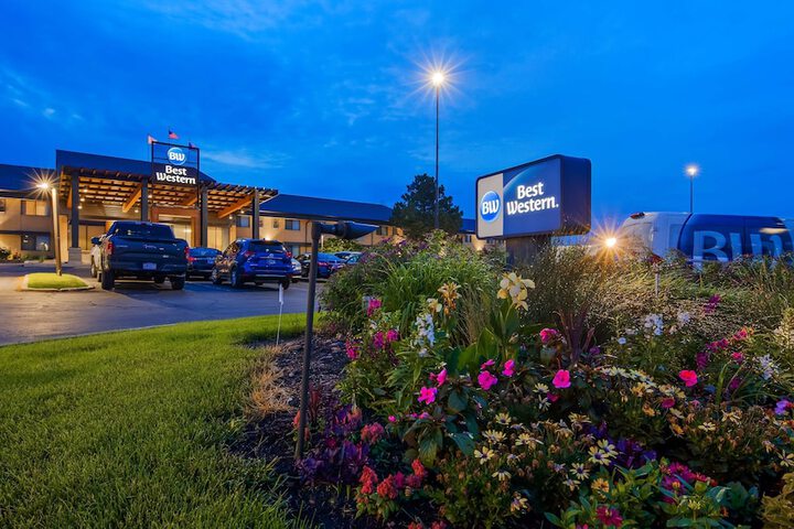 Best Western West Towne Suites - thumb 1