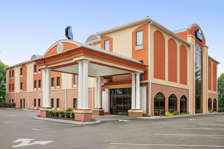 Days Inn & Suites By Wyndham Murfreesboro - thumb 1