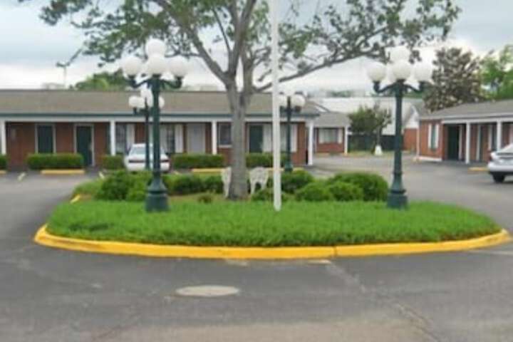 Adams Inn - thumb 2