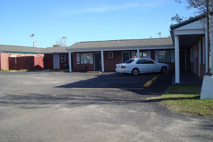 Adams Inn - thumb 1