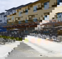 Holiday Inn Express Hotel  Suites Belgrade an IHG Hotel - Accommodation Ohio