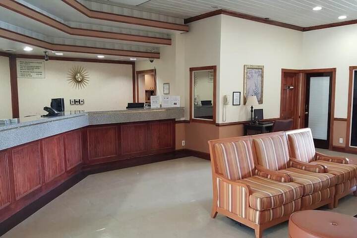 Red Carpet Inn & Suites - thumb 5