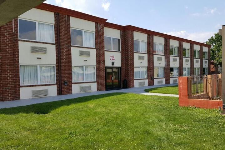 Red Carpet Inn & Suites - thumb 2