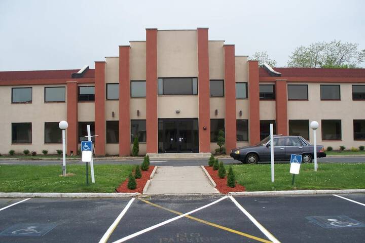 Budget Inn And Suites - thumb 1