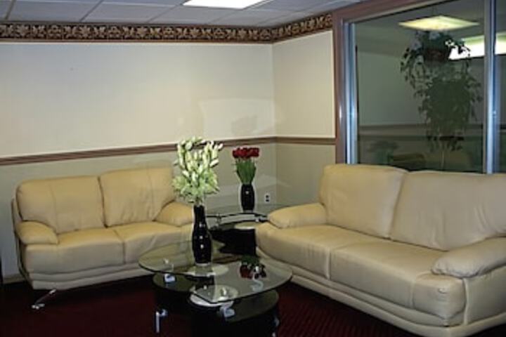 Budget Inn And Suites - thumb 3