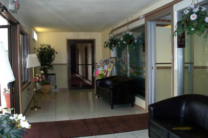 Budget Inn And Suites - thumb 6