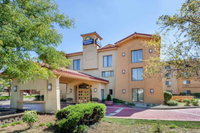 Days Inn  Suites by Wyndham Arlington Heights
