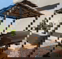 Days Inn & Suites by Wyndham Fort Bragg/Cross Creek Mall - Accommodation Ohio