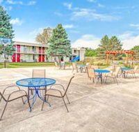 Travelodge by Wyndham Adrian - Accommodation Ohio