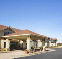 Days Inn  Suites by Wyndham Commerce - Accommodation Ohio