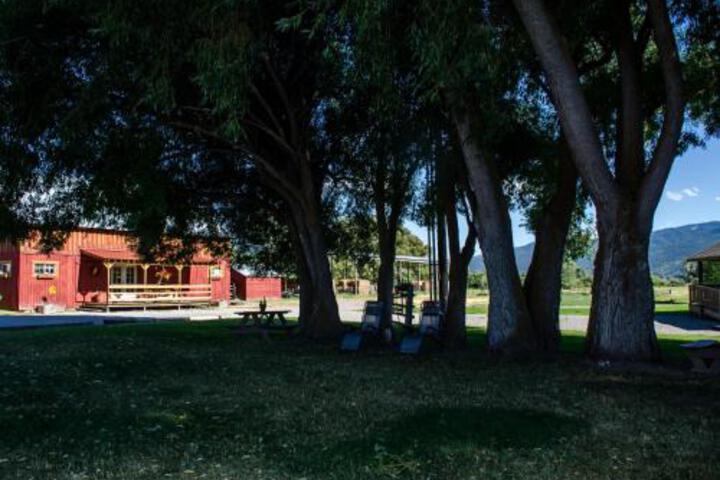 Hansen Guest Ranch - thumb 3