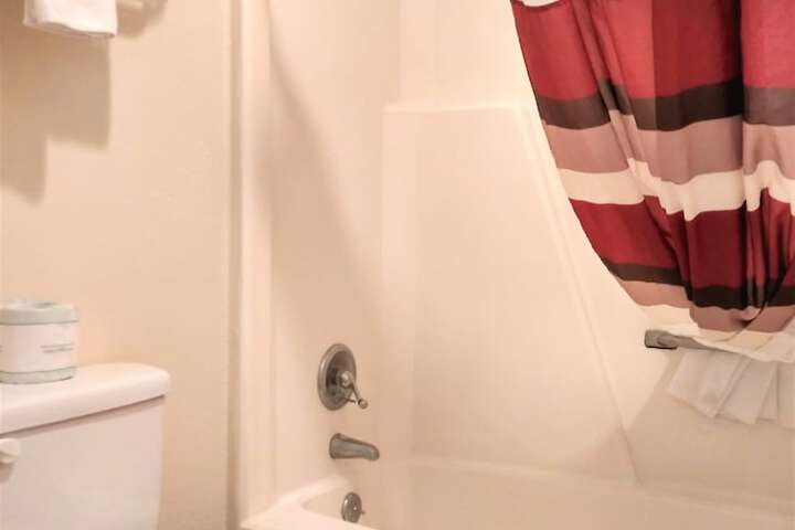 Bastrop Inn - thumb 7