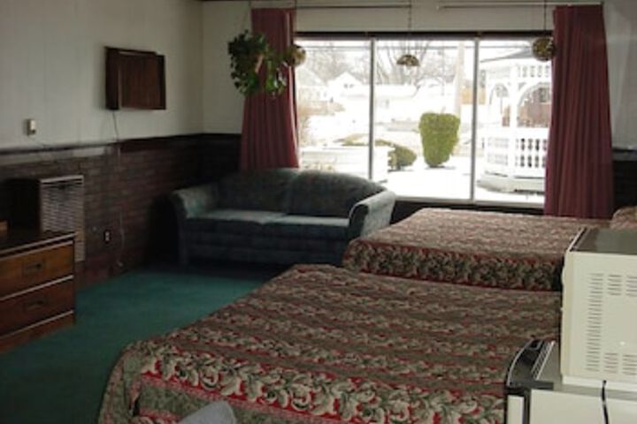 Double A Motel - thumb 2