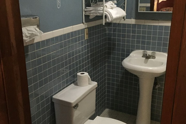 Double A Motel - thumb 5