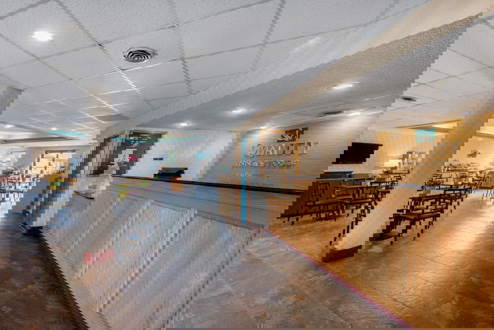 Quality Inn & Suites - thumb 1
