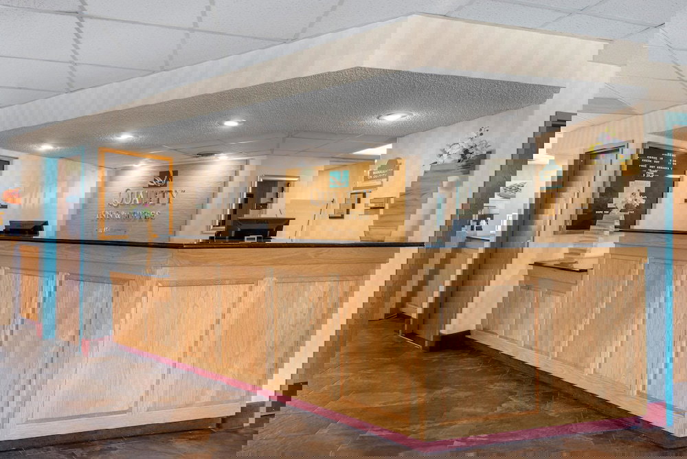 Quality Inn & Suites - thumb 2