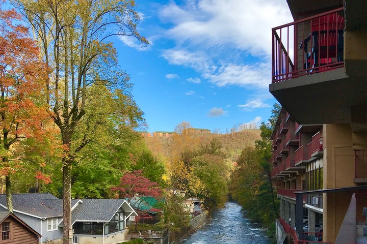 Baymont By Wyndham Gatlinburg On The River - thumb 3