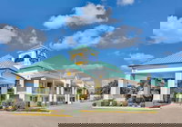 Days Inn  Suites by Wyndham Bentonville