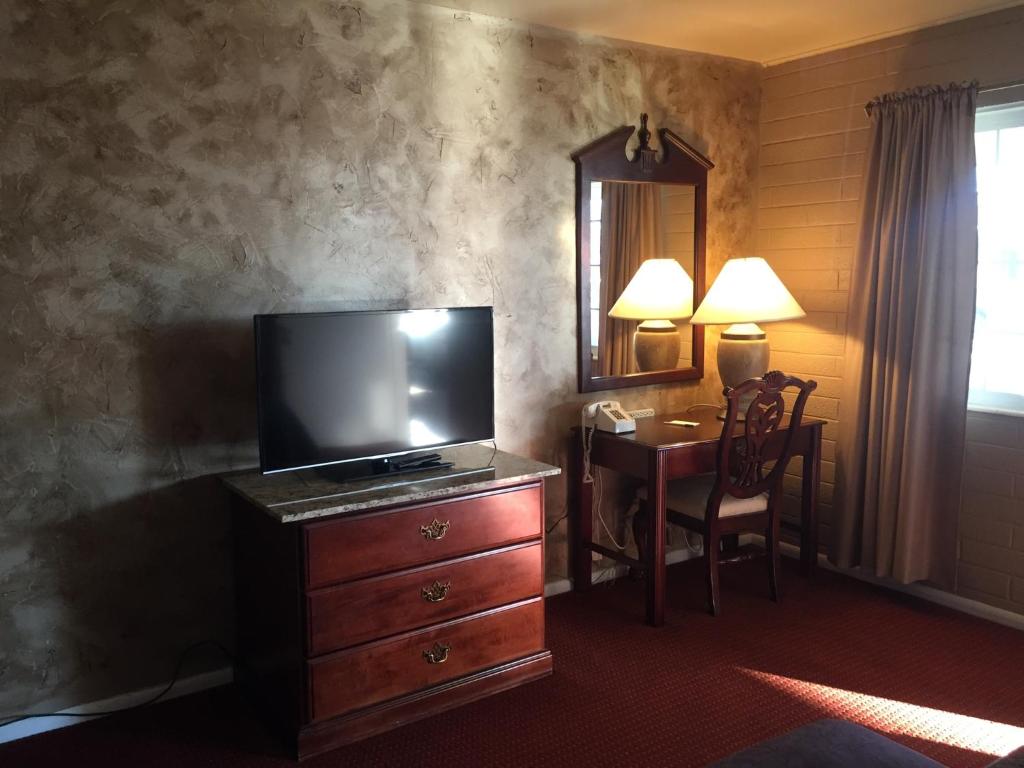 DeLano Motel - thumb 7