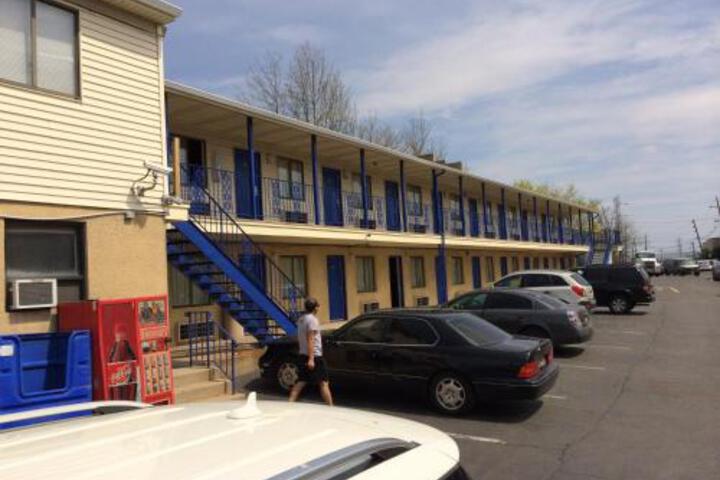 Budget Inn Elizabeth - thumb 3