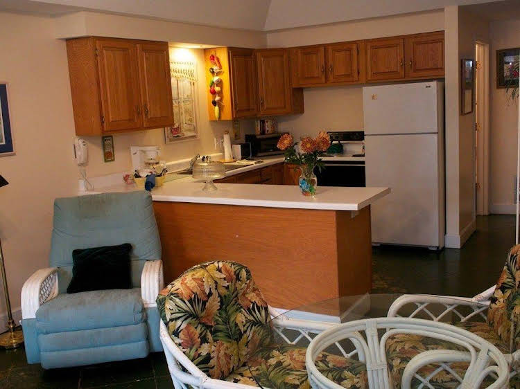 Away At The Bay Bed & Breakfast - thumb 0