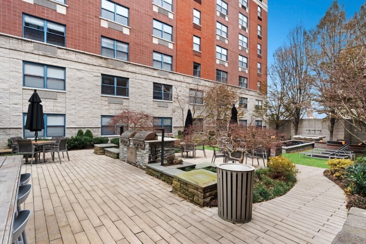 Global Luxury Suites At Monroe - thumb 2