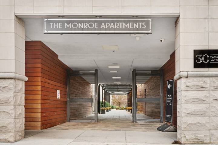 Global Luxury Suites At Monroe - thumb 5