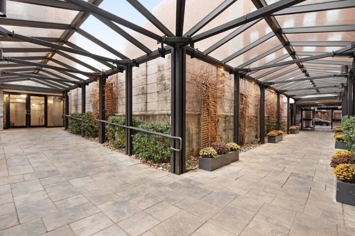 Global Luxury Suites At Monroe - thumb 7