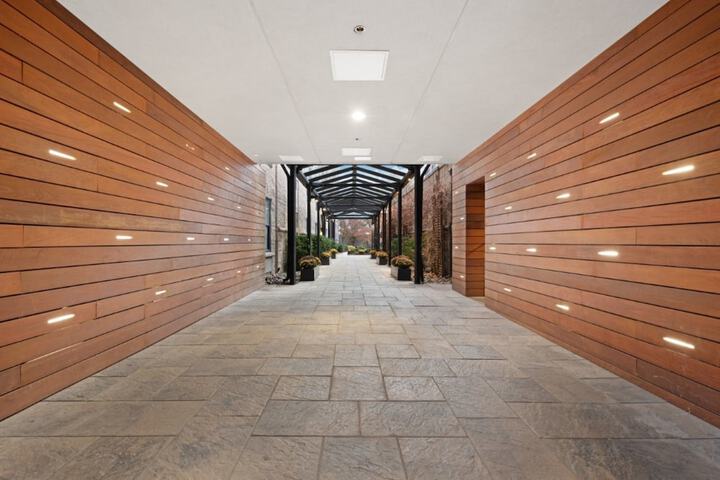 Global Luxury Suites At Monroe - thumb 6